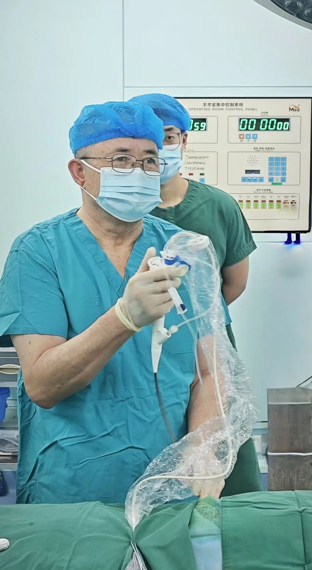 我院成功开展首例经T管胆道镜下胆总管取石术 - 石河子市第三人民医院